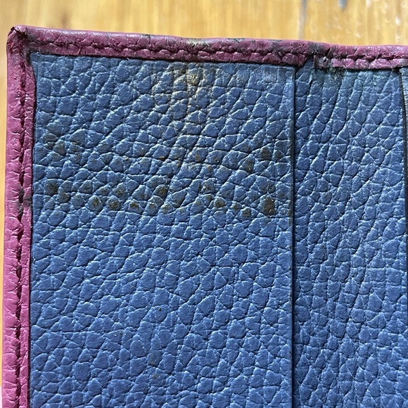 Gucci Textured Leather Key Holder - Picture 3 of 12